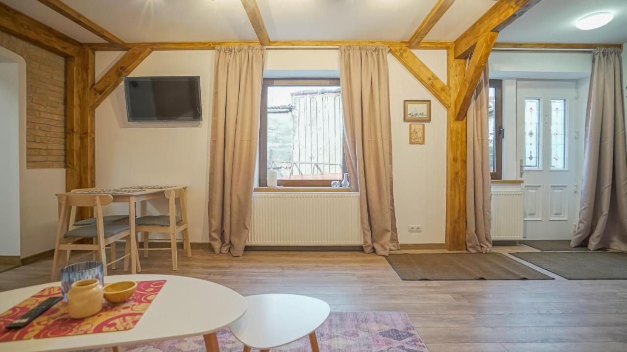 Oldtown Refuge Apartment Brasov Ngoại thất bức ảnh